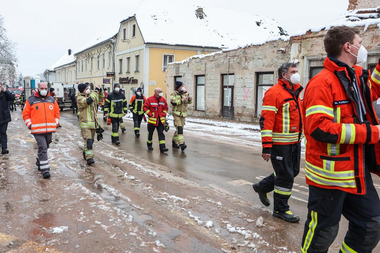 Vatrogasci proveli svoje austrijske i njemačke kolege po razrušenoj Petrinji