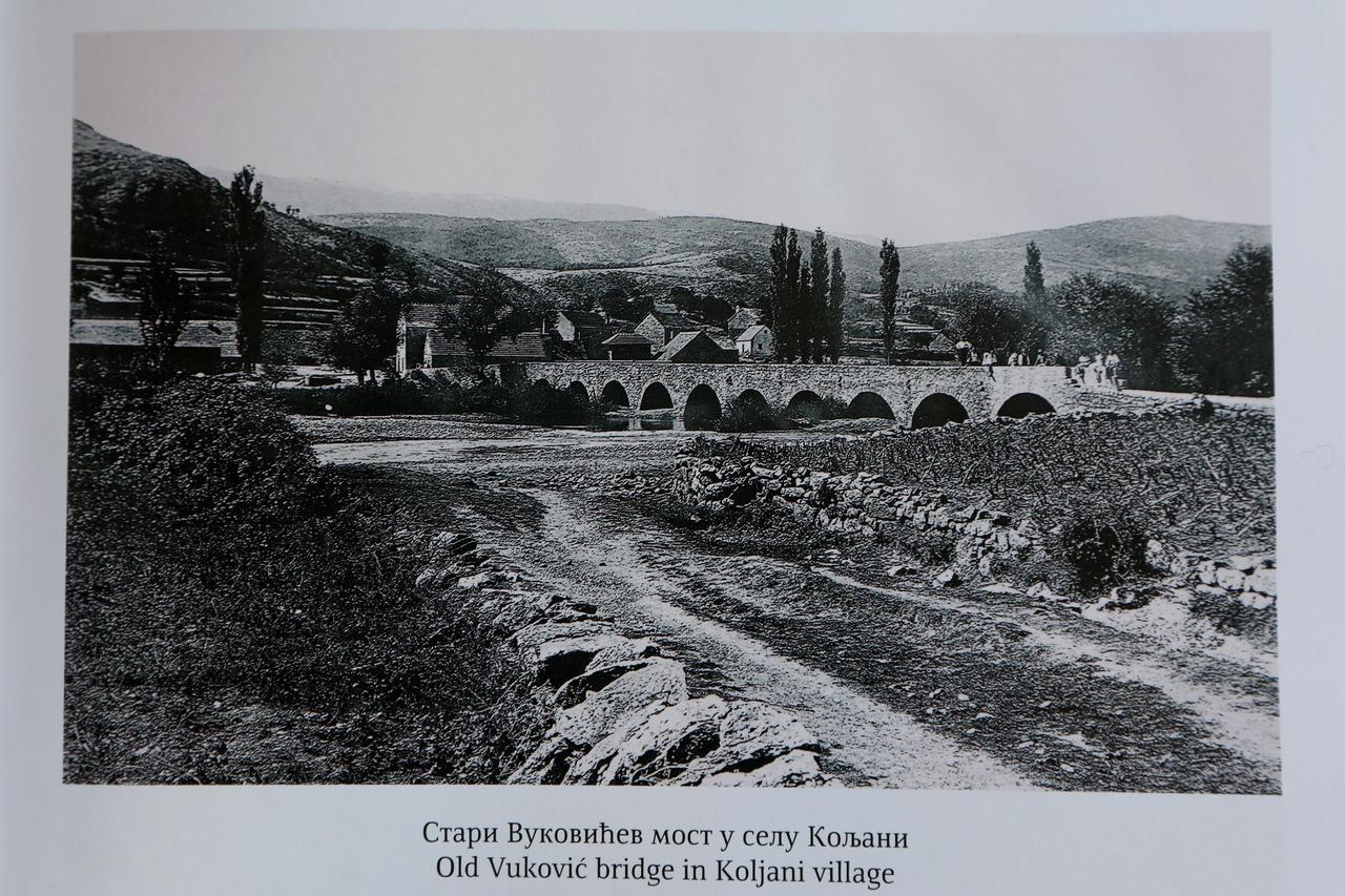 Izranjanje potopljenog manastira Dragović iz jezera nakon povlačenja vode