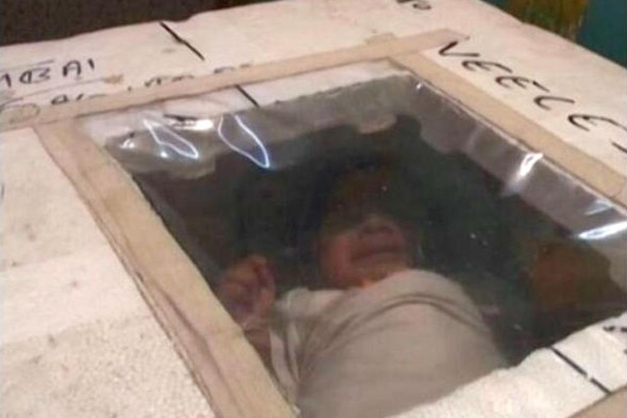 Bebi spasili život kutijom od stiropora