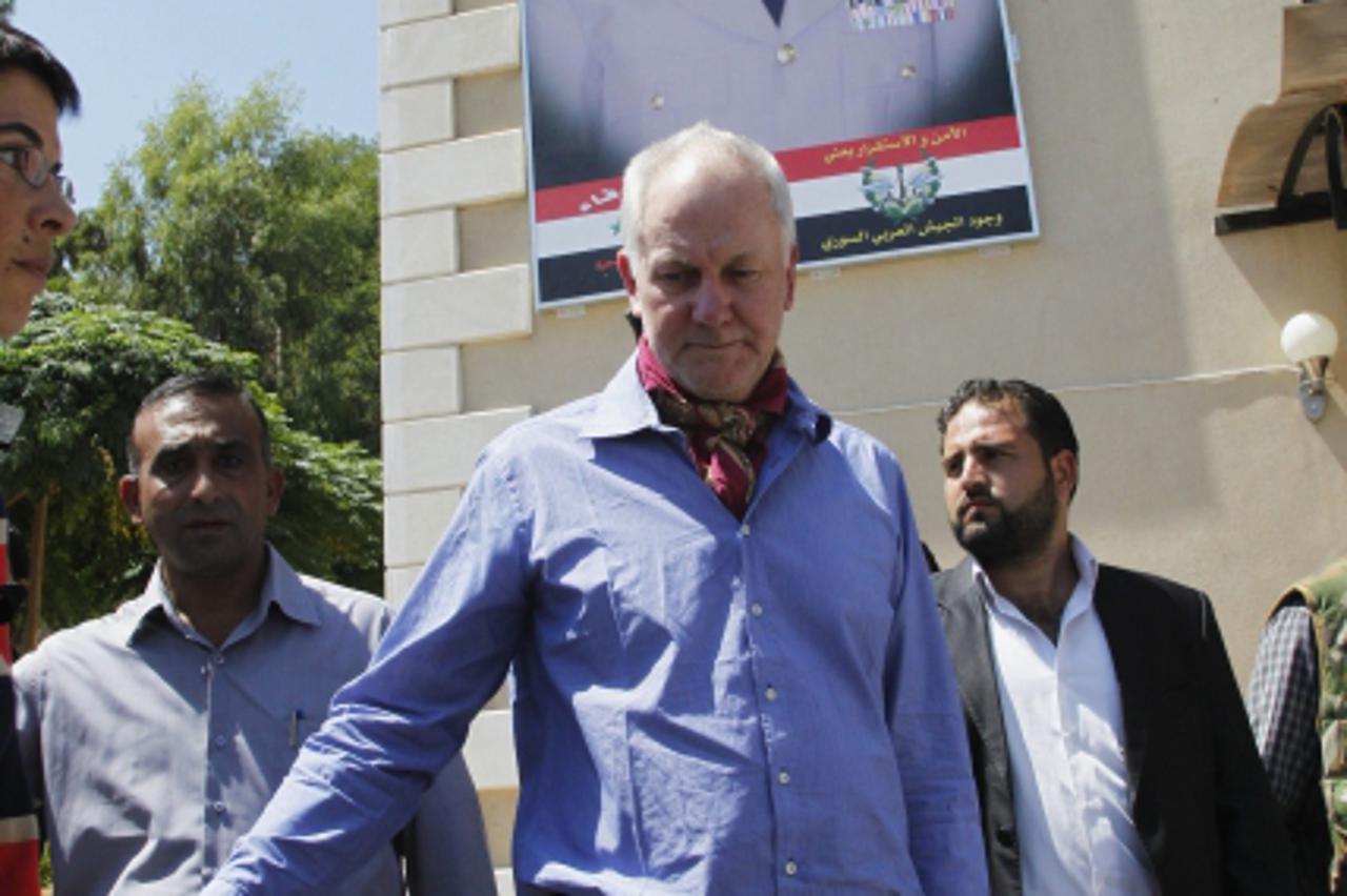 'Ake Sellstrom (C), the head of a U.N. chemical weapons investigation team, stands outside Yousef al-Azma military hospital in Damascus August 30, 2013. United Nations inspectors arrived at a military