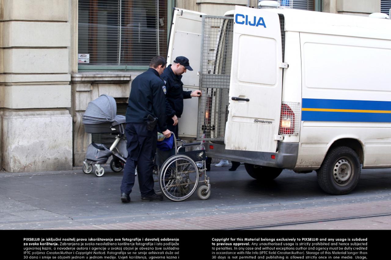 policija,invalidska kolica,portal