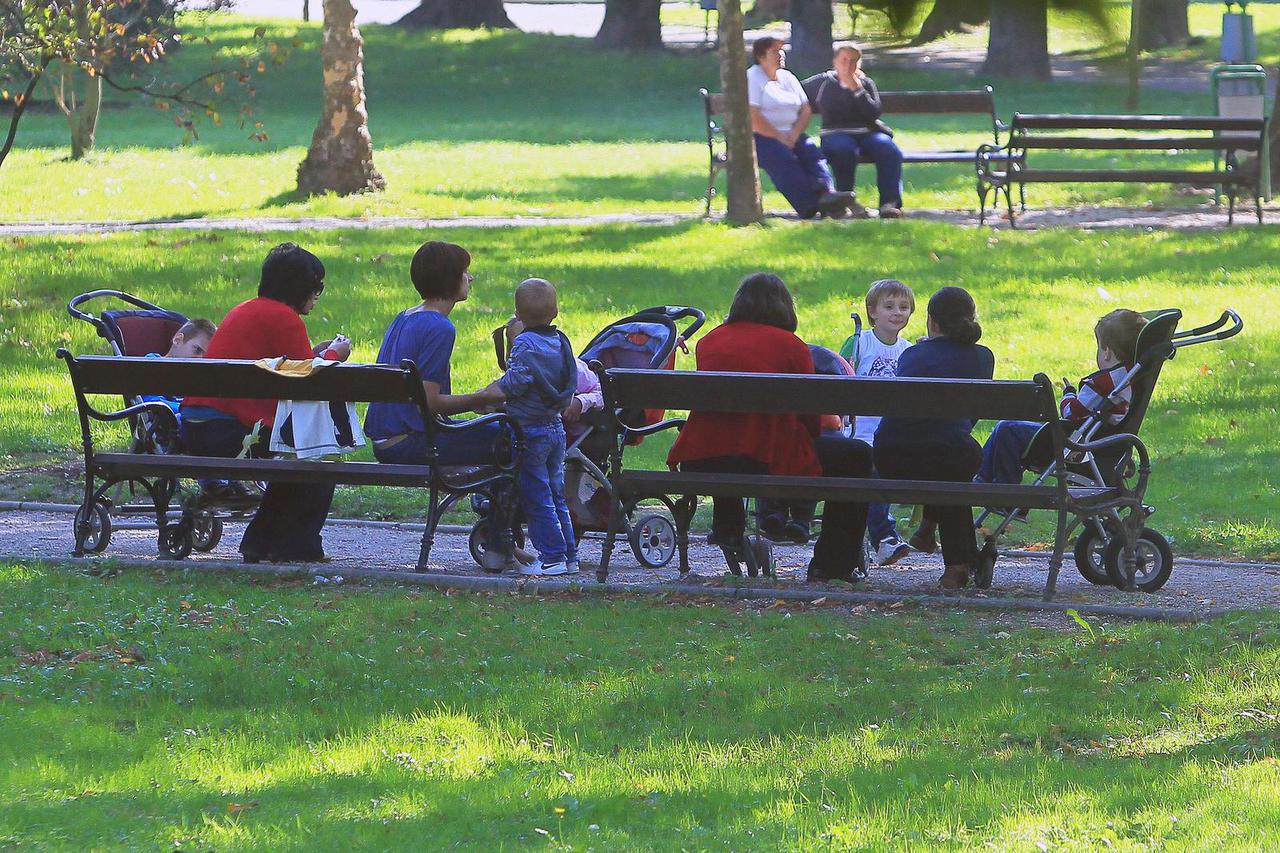 Koprivnica: Majke s djecom uživaju u parku