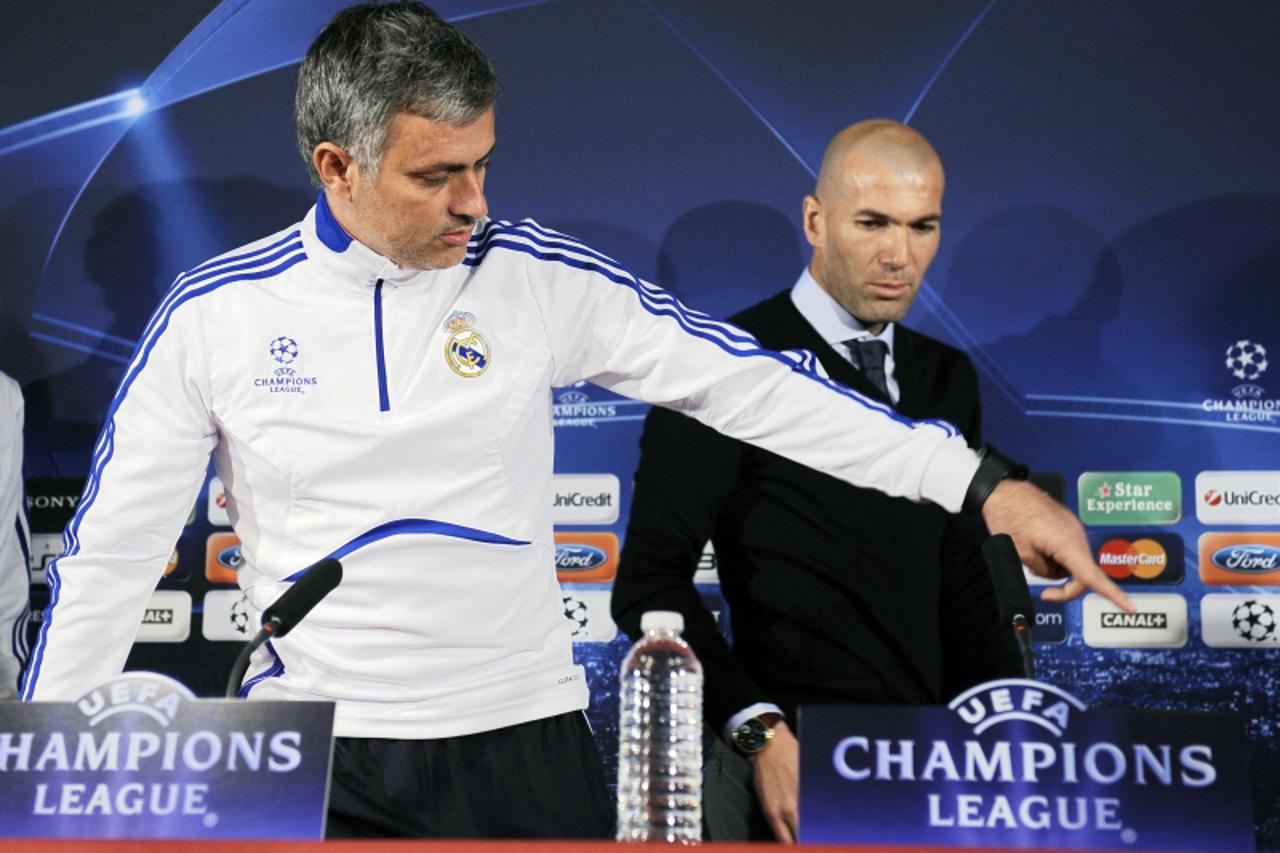'Former French football player Zinedine Zidane (R) and Real Madrid\'s Portuguese coach Jose Mourinho (L) arrive for a press conference on the eve of UEFA Champions league football match Lyon versus Re