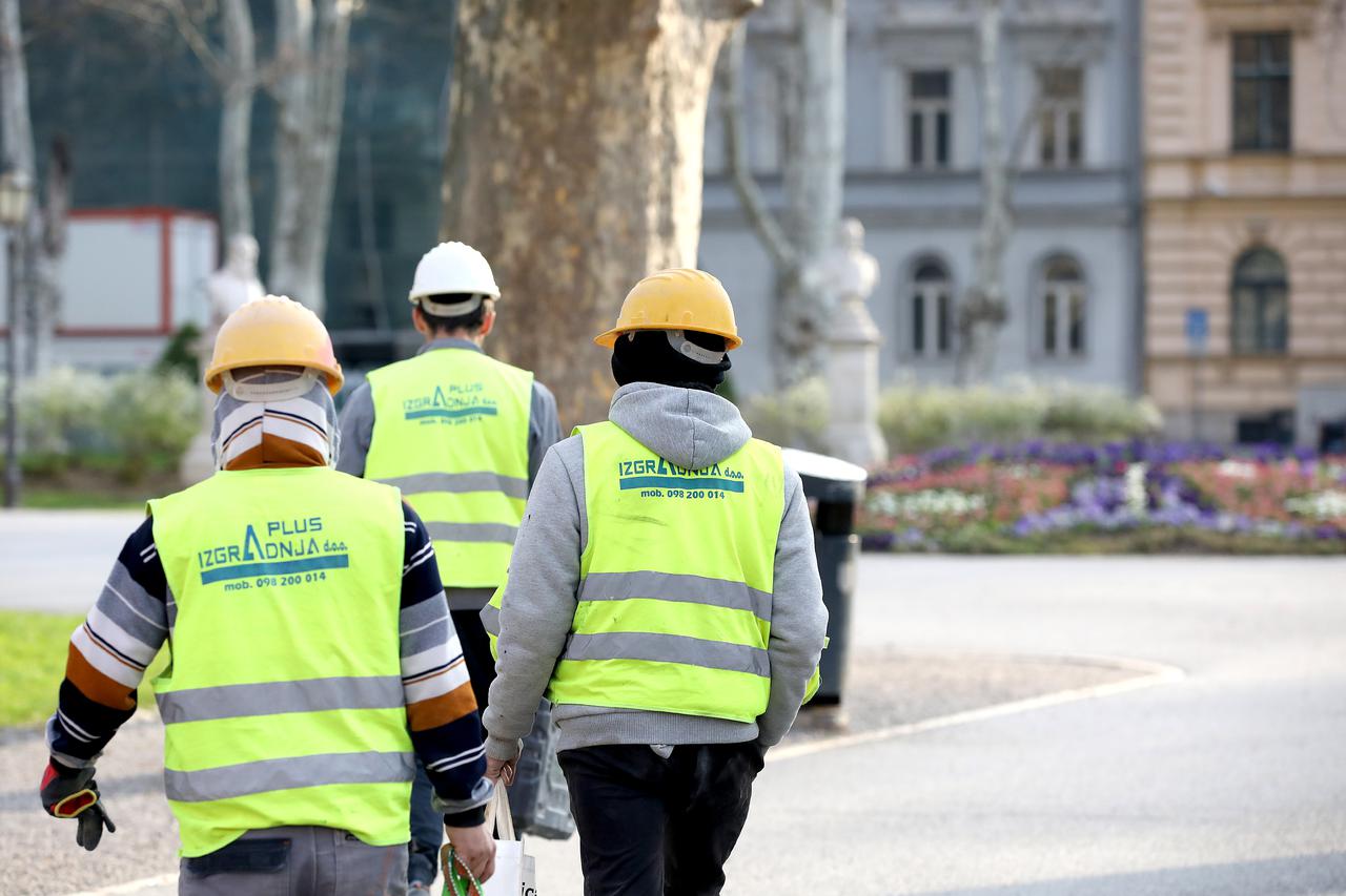 Zagreb: Građevinski radnici odlaze na posao