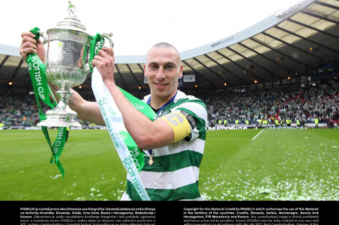'Celtic\'s Scott Brown celebrates winning the Scottish Cup Final at Hampden Park Glasgow.Photo: Press Association/PIXSELL'