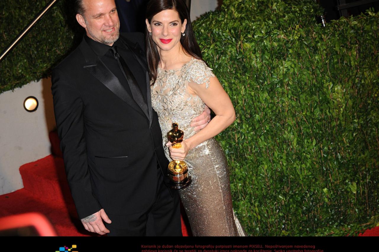 \'Sandra Bullock and Jesse James arriving at the Vanity Fair Oscar Party 2010, held at the Sunset Tower in Los Angeles, CA, USA on March 07, 2010. Photo by Mehdi Taamallah/ABACAUSA.COM (Pictured: Sand