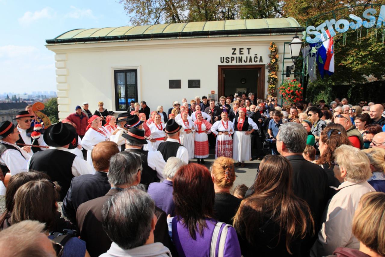 '08.10.2010., Zagreb -   Proslava 120 godina Uspinjace uz nastup zagrebackih mazoretkinja i kulturno umjetnickih drustava. Photo: Zeljko Lukunic/PIXSELL'