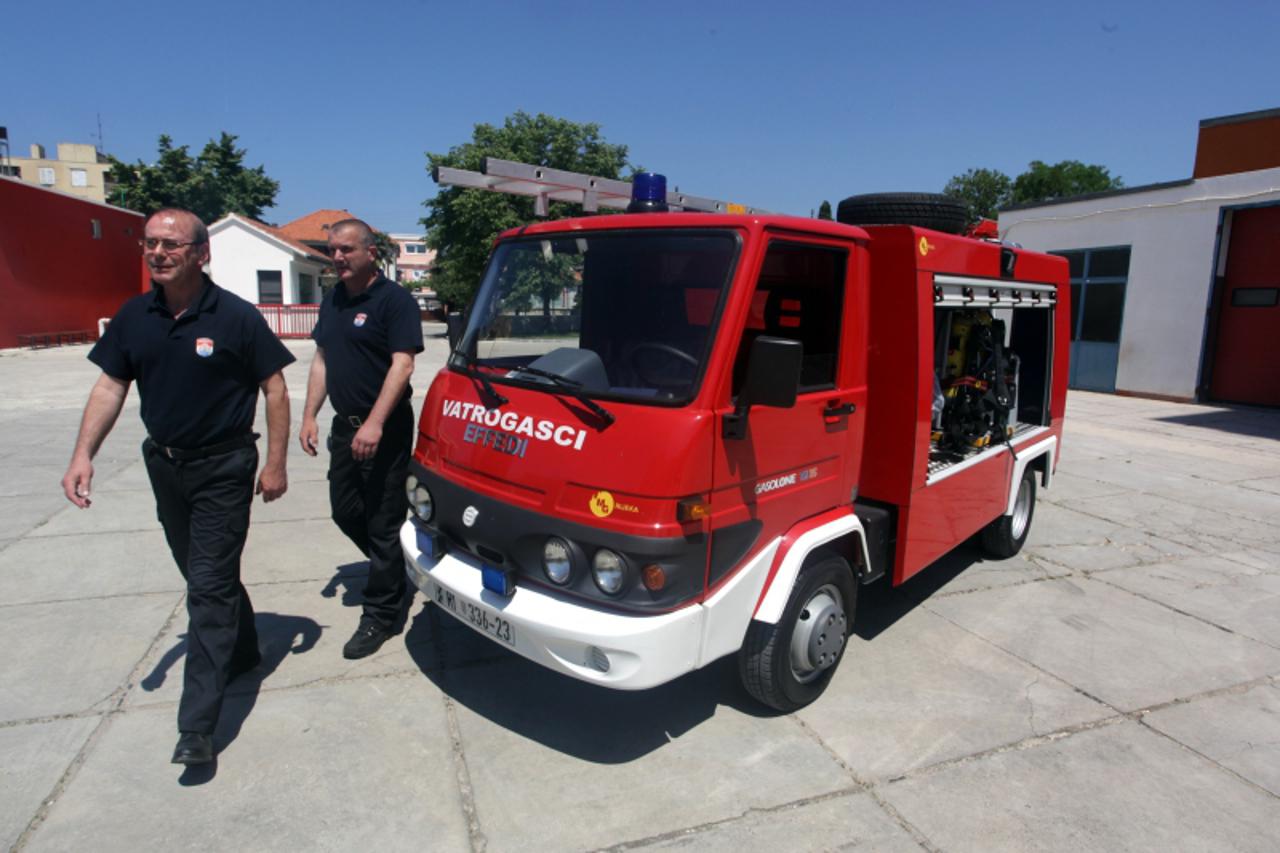'25.05.2010., Zadar - Vatrogasna sluzba u Zadru dobila novo vatrogasno vozilo malih dimenzija koje  je prilagodjeno uskim ulicama u starom gradu. Photo: Zeljko Mrsic/PIXSELL'