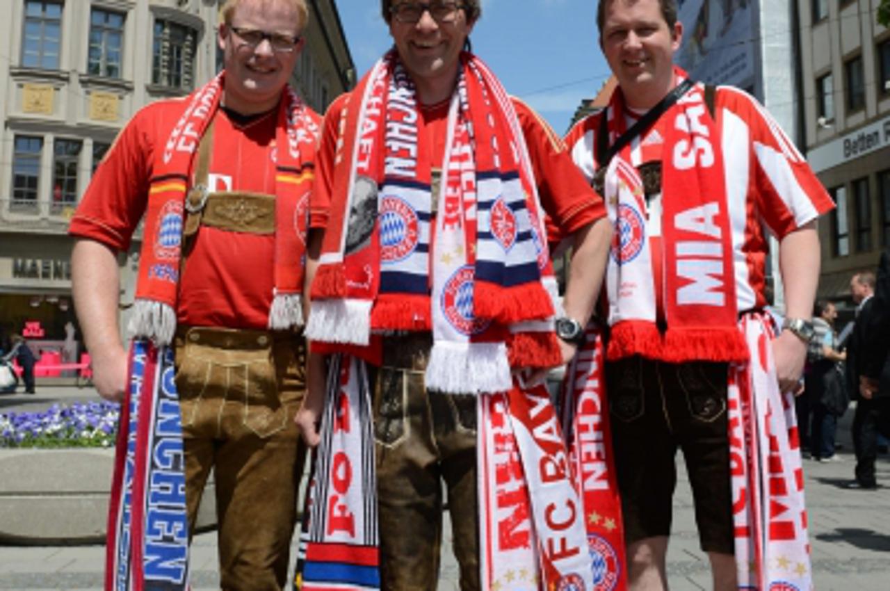 'Fans of Munich pose in Munich, southern Germany, on May 18, 2012 on the eve of the UEFA Champions League final football match of FC Bayern Muenchen vs Chelsea FC.  AFP PHOTO / ADRIAN DENNIS'