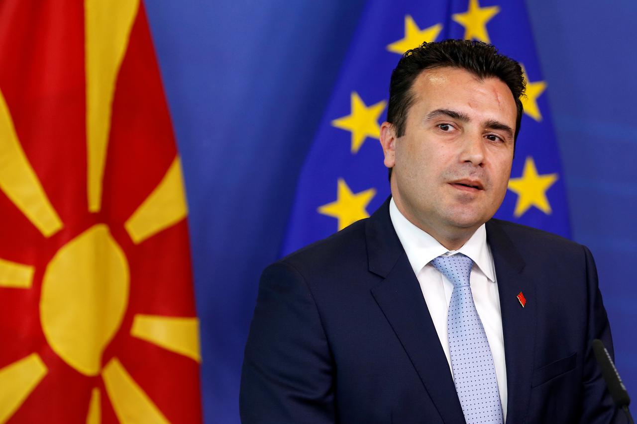 Premijer Zoran Zaev s albanskim koalicijskim partnerima trn je u oku vlastima u Beogradu