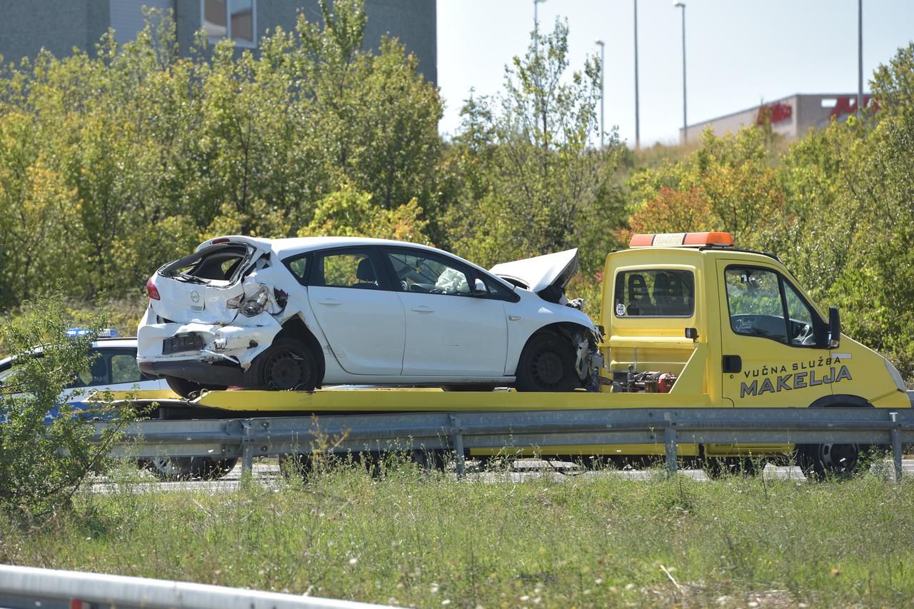 Jedna osoba poginula u prometnoj nesreći u Stankovcima