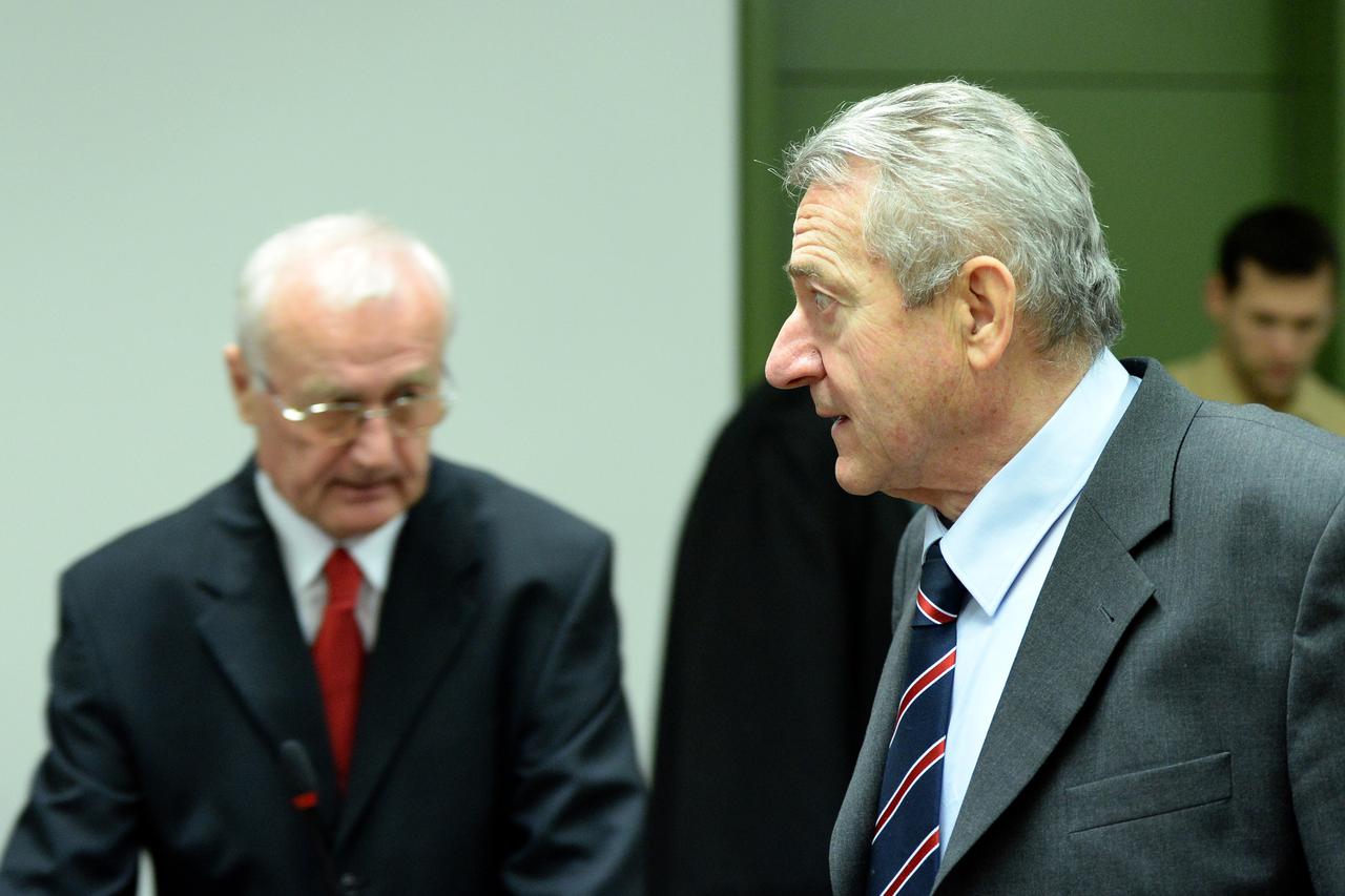 Former General of the Yugoslav secret police, Josip Perkovic (L) and former head of the Yugoslav secret police Zdravko Mustac in the courtroom of the higher regional court in Munich, Germany, 19 November 2014. Perkovic is accused of ordering the assassina
