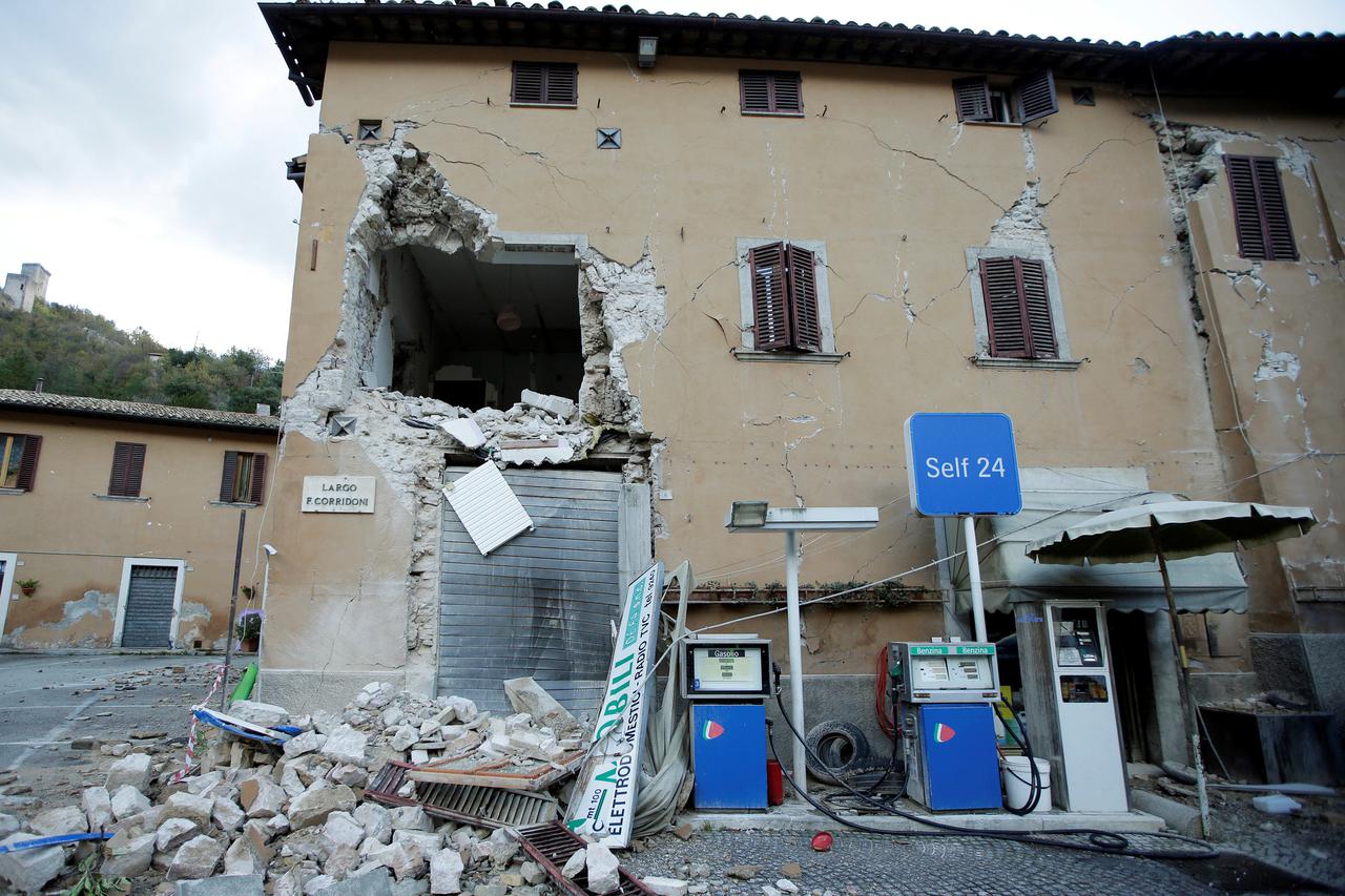 Italija, potres, urušena zgrada