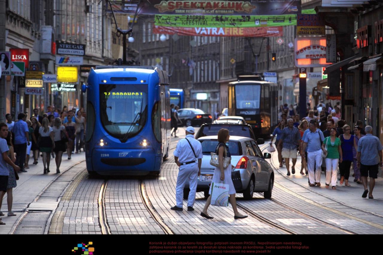 '31.08.2011., Zagreb - Tramvajski i automobilski promet stvara guzve u centru grada. Photo: Zarko Basic/PIXSELL'