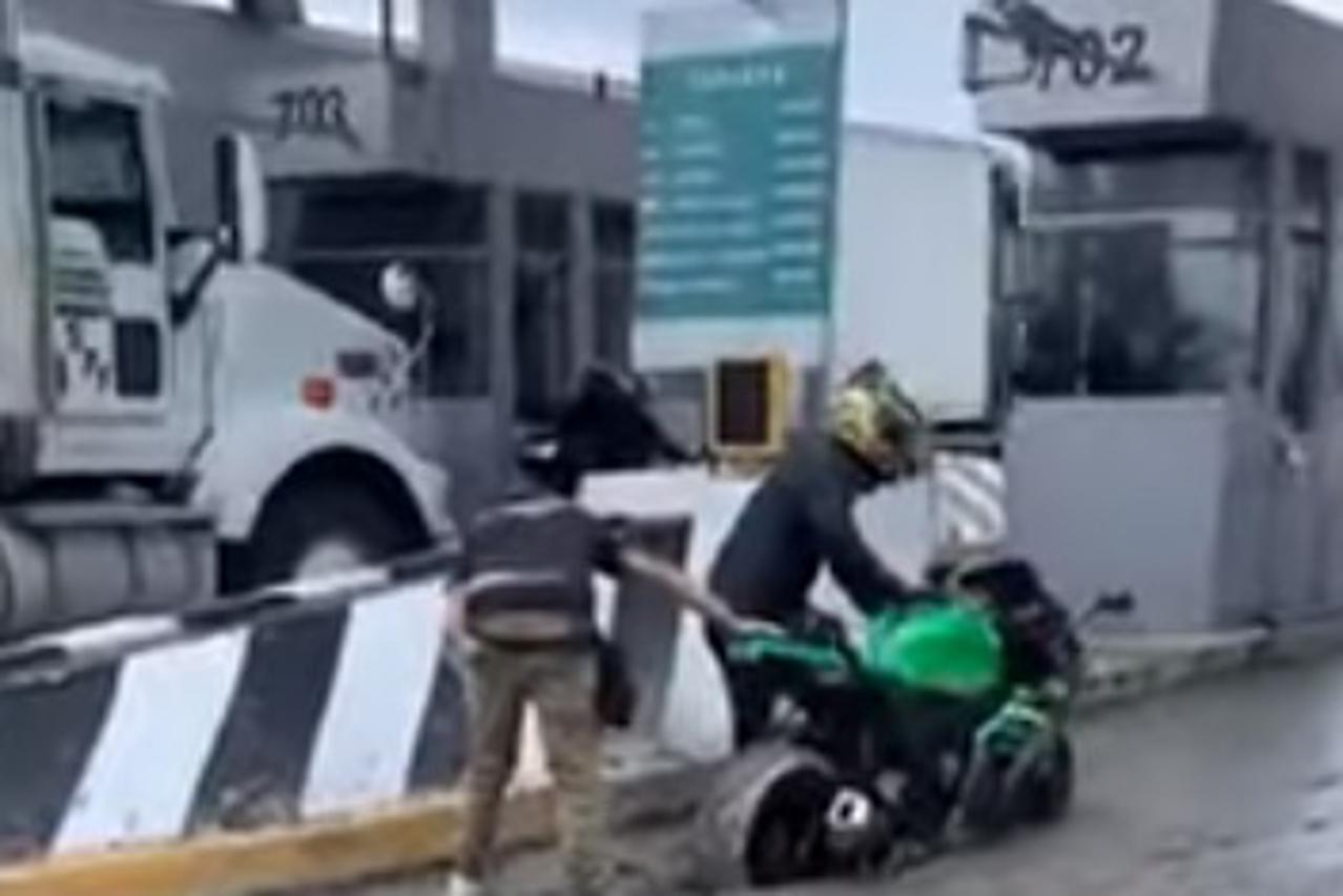 Motociklist zapeo u betonu