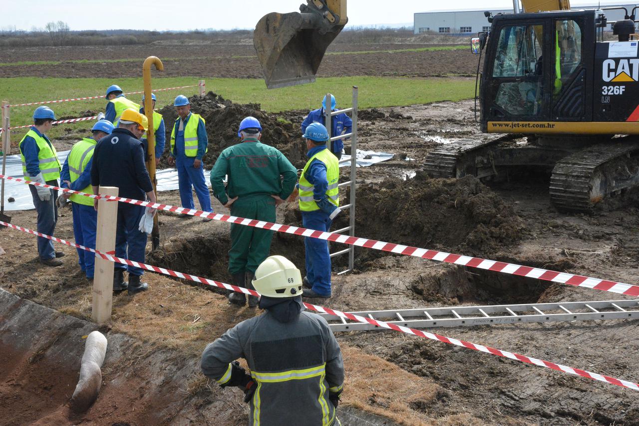 Slavonski Brod: Započela sanacija mjesta ekološkog incidenta koji je zagadio vodu