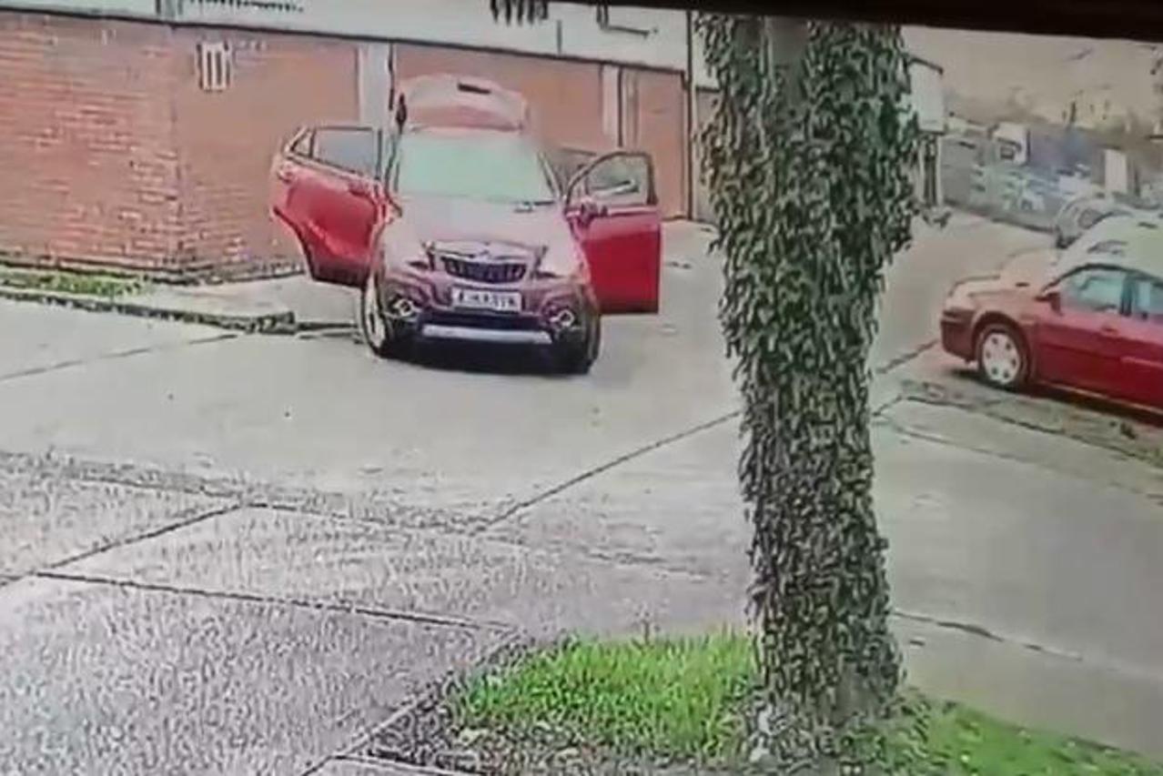 Auto ukraden iz praonice