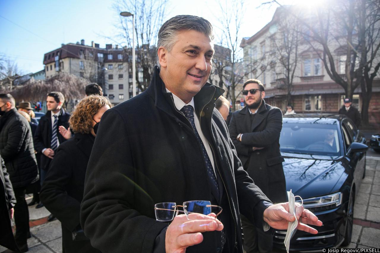 Zagreb: Premijer Andrej Plenković nije bio raspoložen za davanje izjave nakon mise u crkvi sv. Blaža