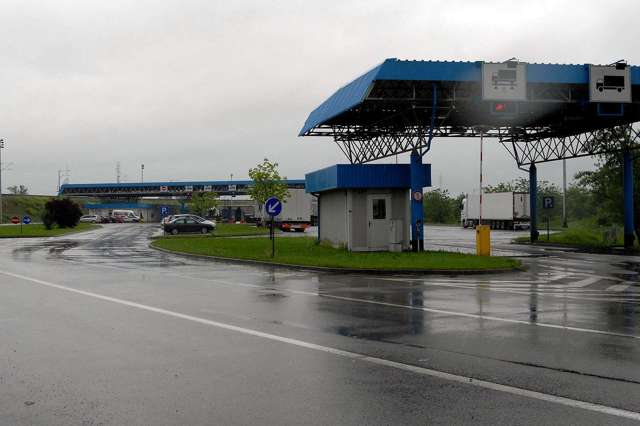 Slavonski Šamac: Grani?ni prijelaz zatvoren zbog viskog vodostaja Save