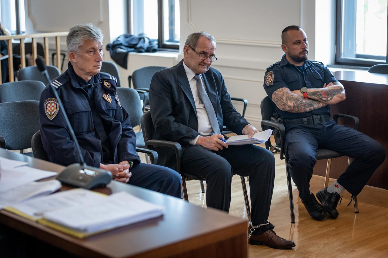 Osijek: Optuženik za ratni zločin Vojislav Medić doveden na Županijski sud