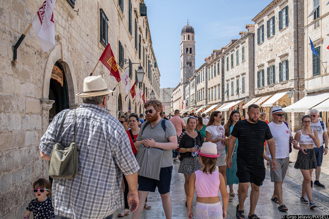 Dubrovnik: Veliki broj turista unutar povijesne jezgre grada