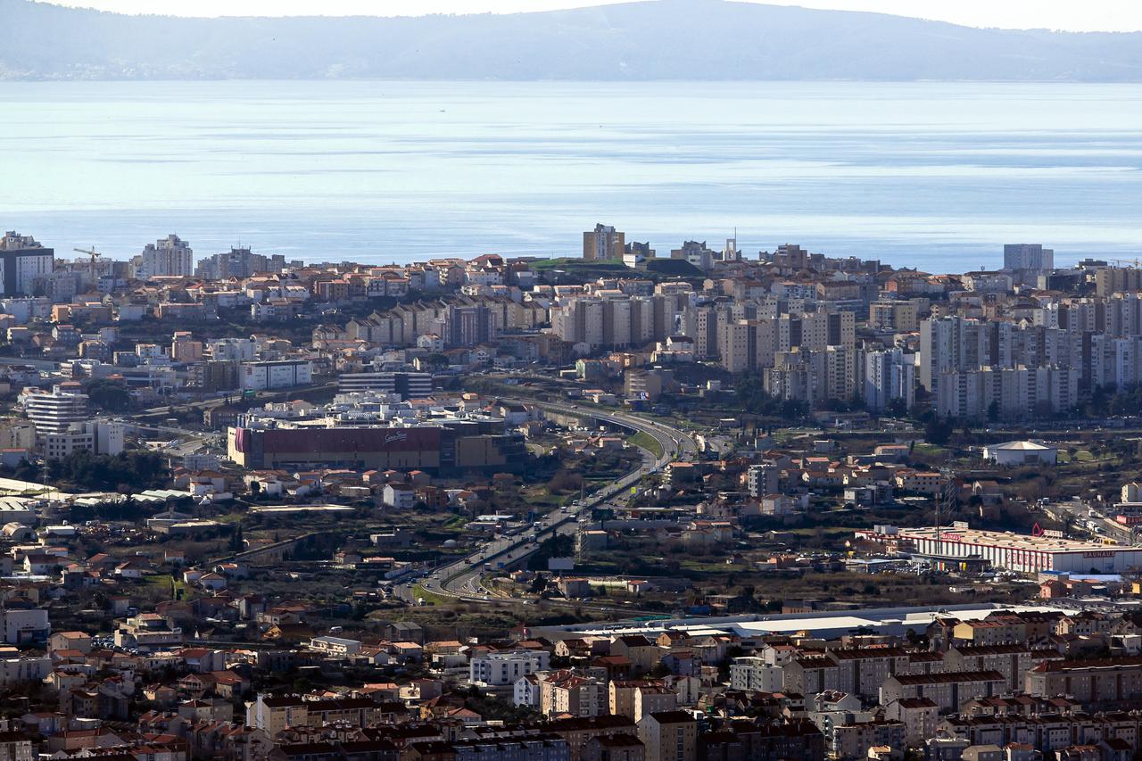 Panorama Splita s tvrđave Klis