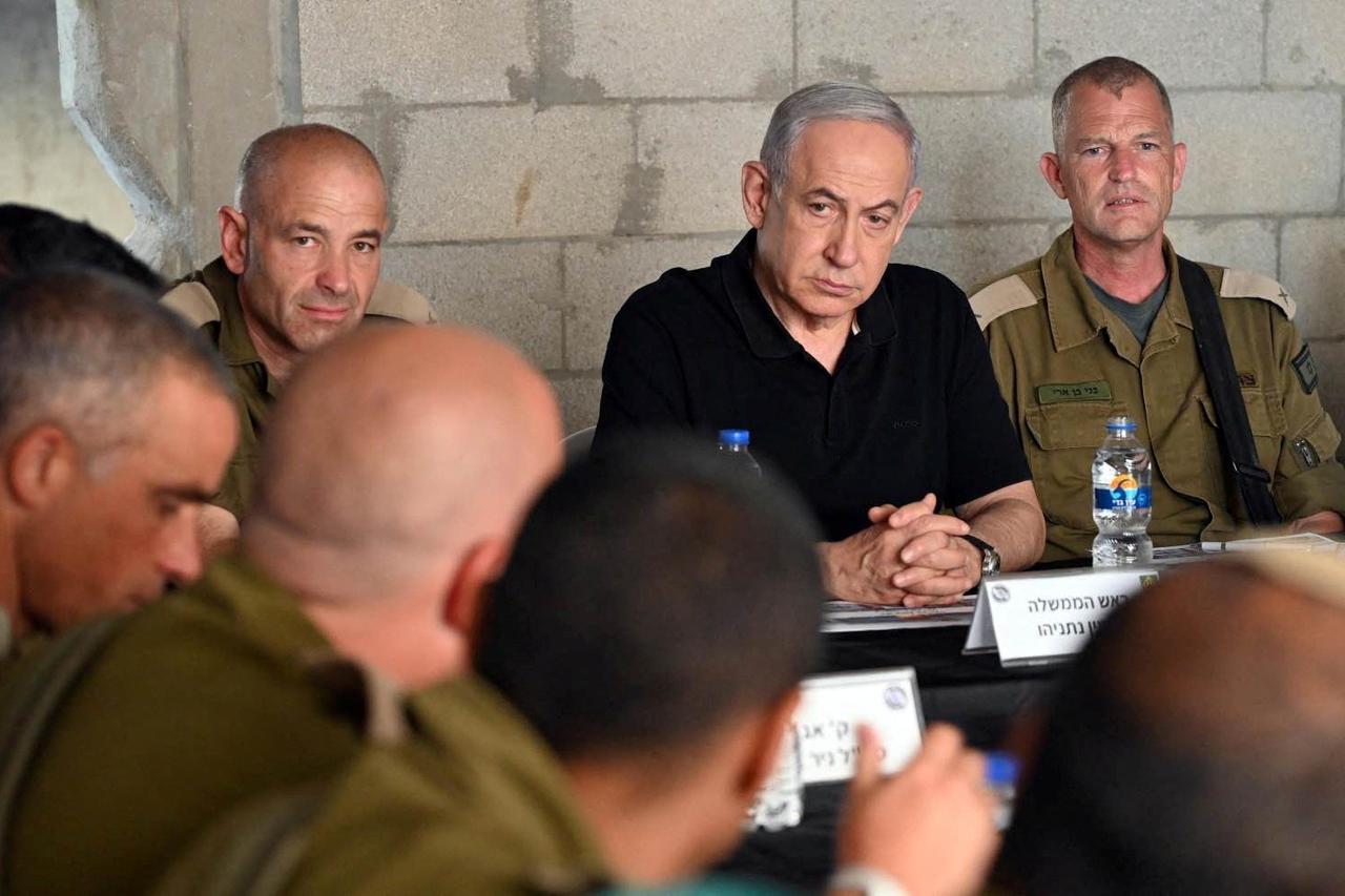 Israeli Prime Minister Benjamin Netanyahu meets with soldiers in Tze'elim