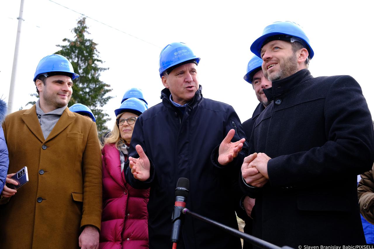 Ministar Bačić na otvaranju gradilišta dvije višestambene zgrade sa 26 stanova u Gvozdu