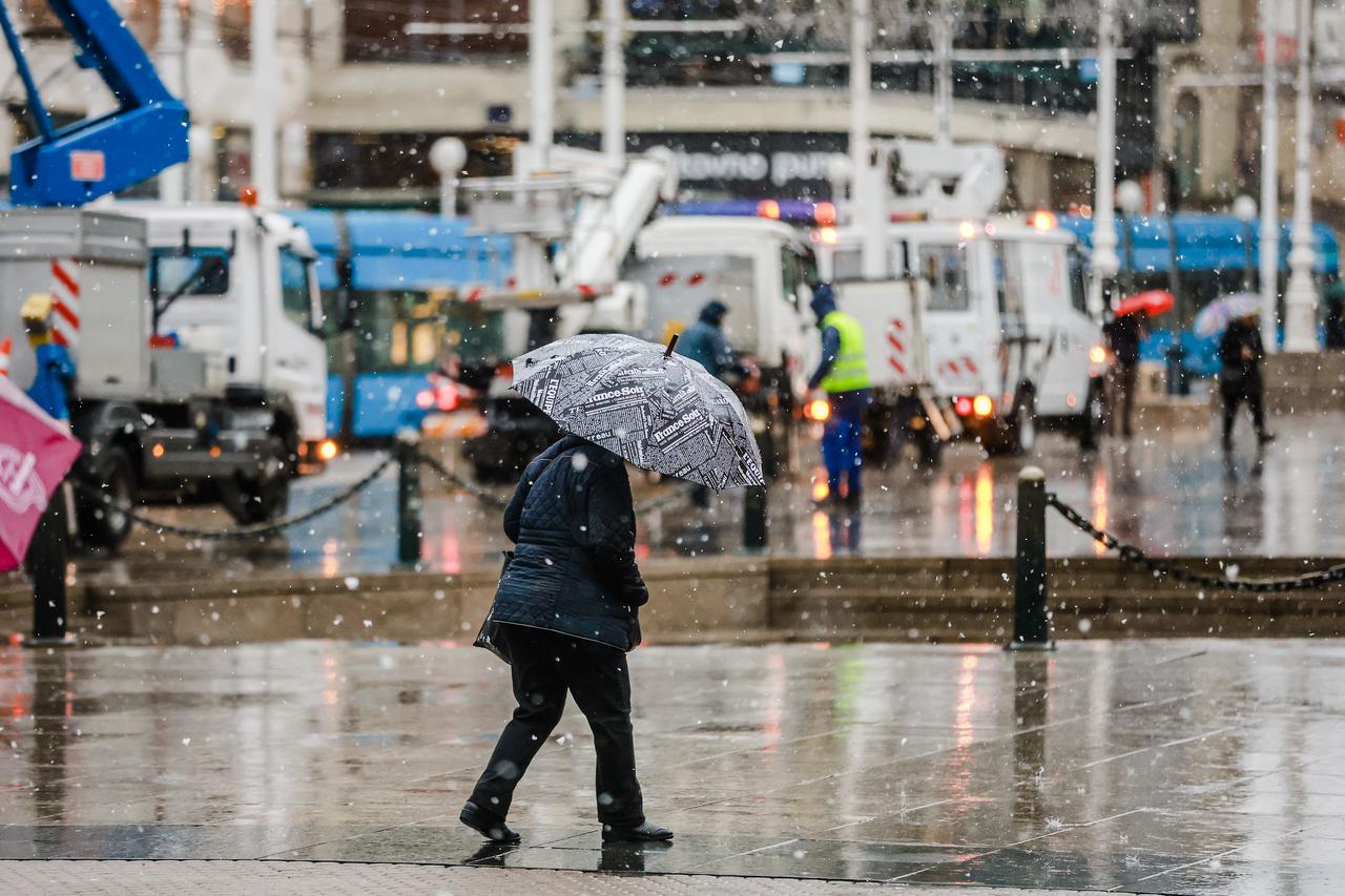 Kiša i olujni vjetar pogodili Zagreb 