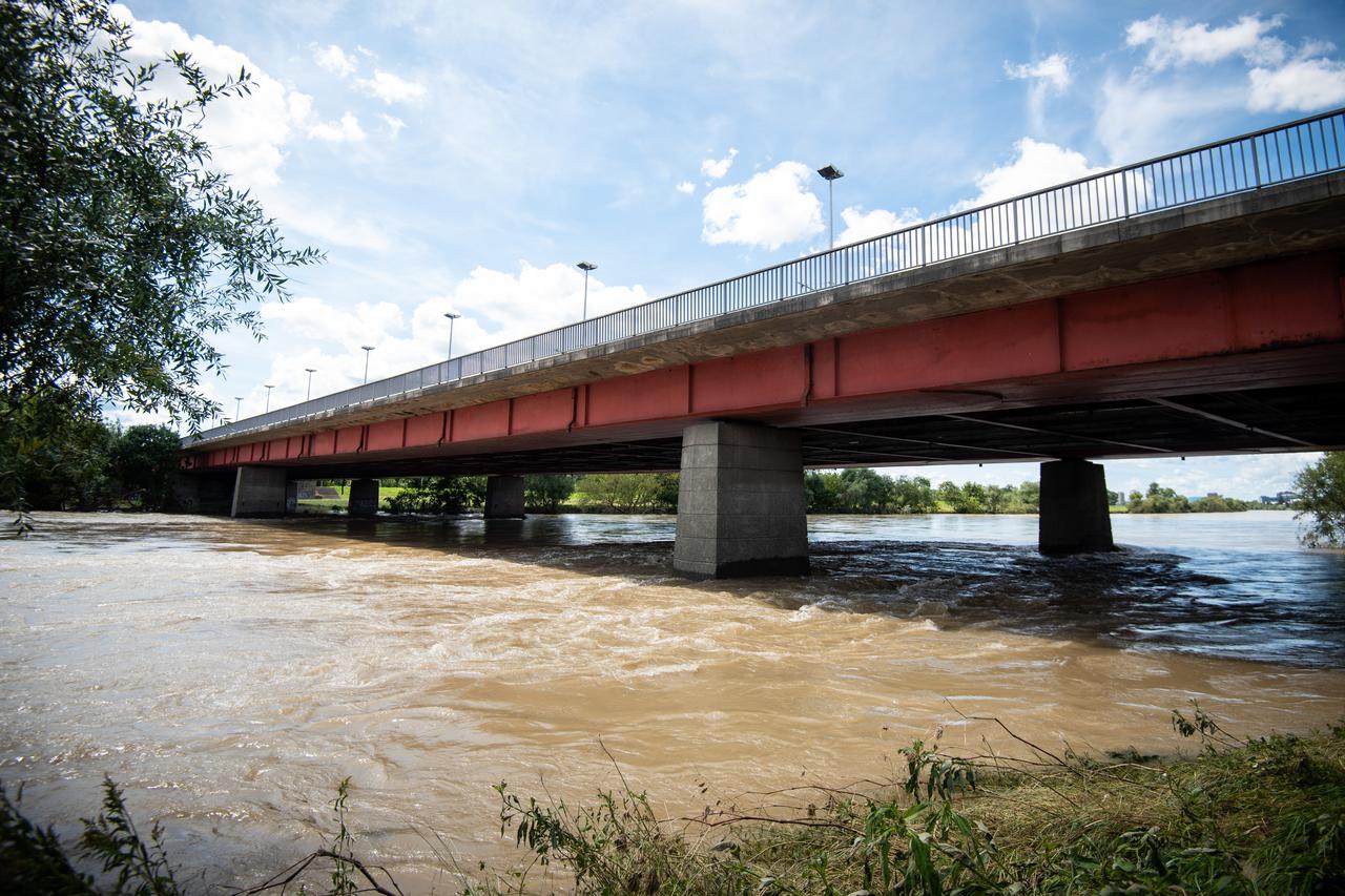 Zagreb: Sava kod Mosta mladosti nakon pada vodostaja