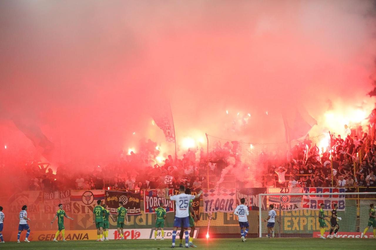 Pula: Atmosfera na tribinama utakmice Hajduka i Istre