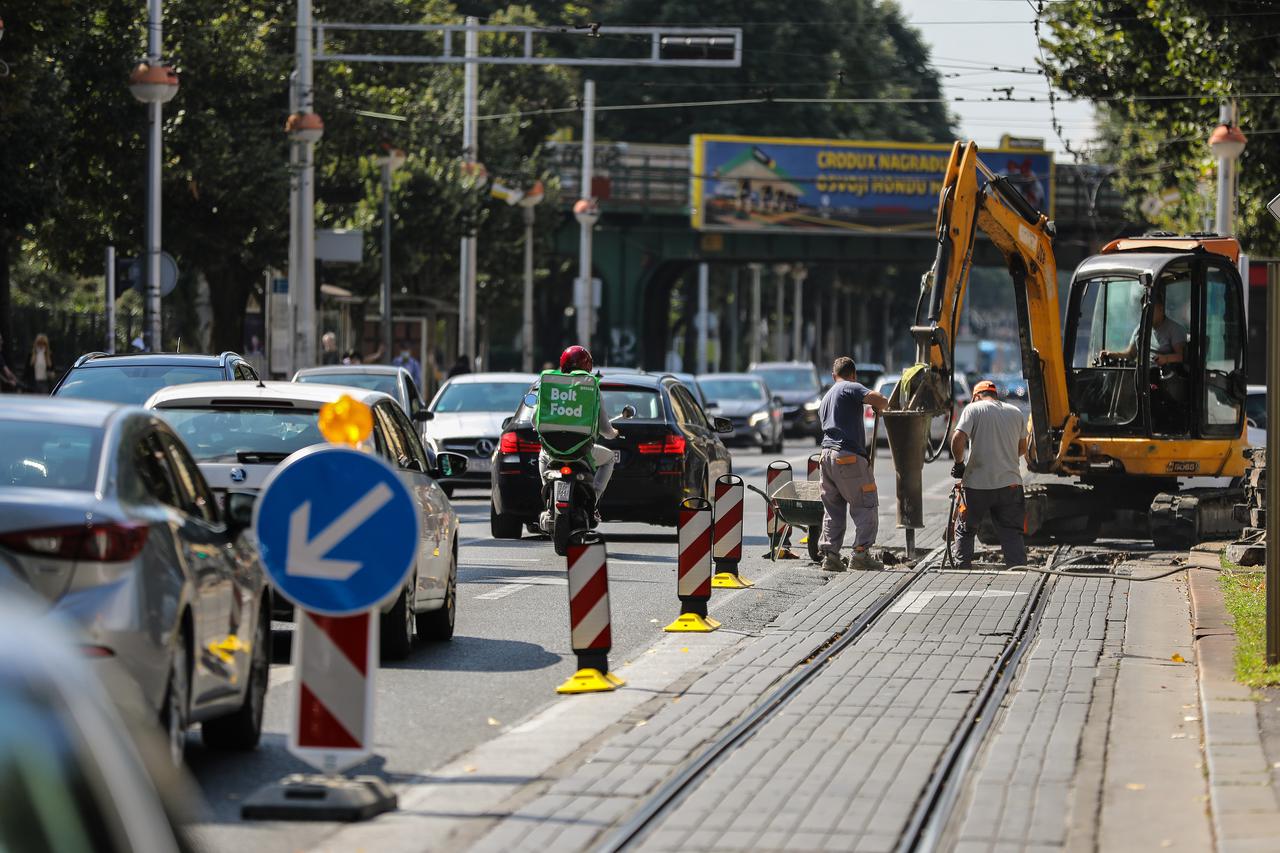 Zagreb: Radovi na tramvajskoj pruzi u Savskoj prouzročili su zastoje i gužve u prometu