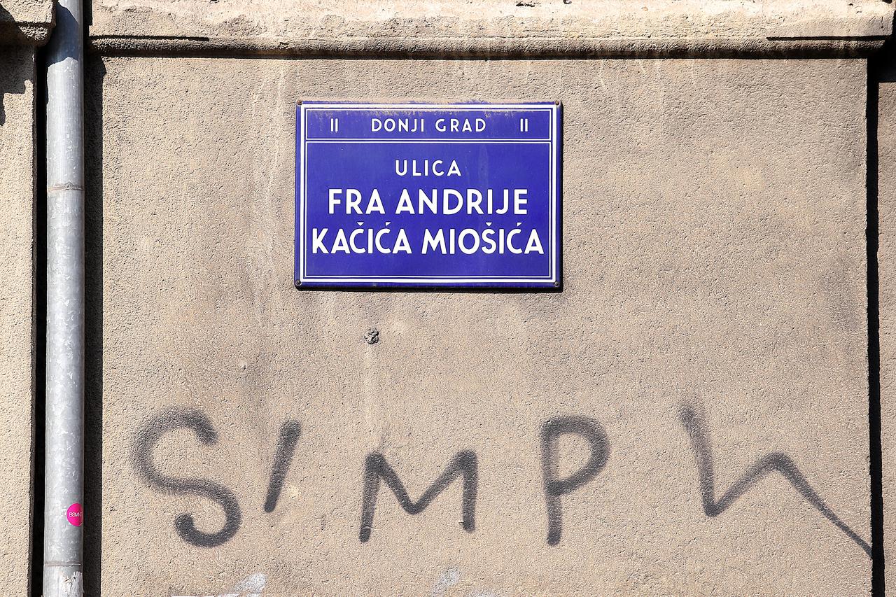 09.09.2014., Zagreb - U gradu su na nekim mjestima vec postavljene nove ploce s natpisima ulica koje se ponekad imenom razlikuju od onih prethodnih.  Photo: Goran Stanzl/PIXSELL