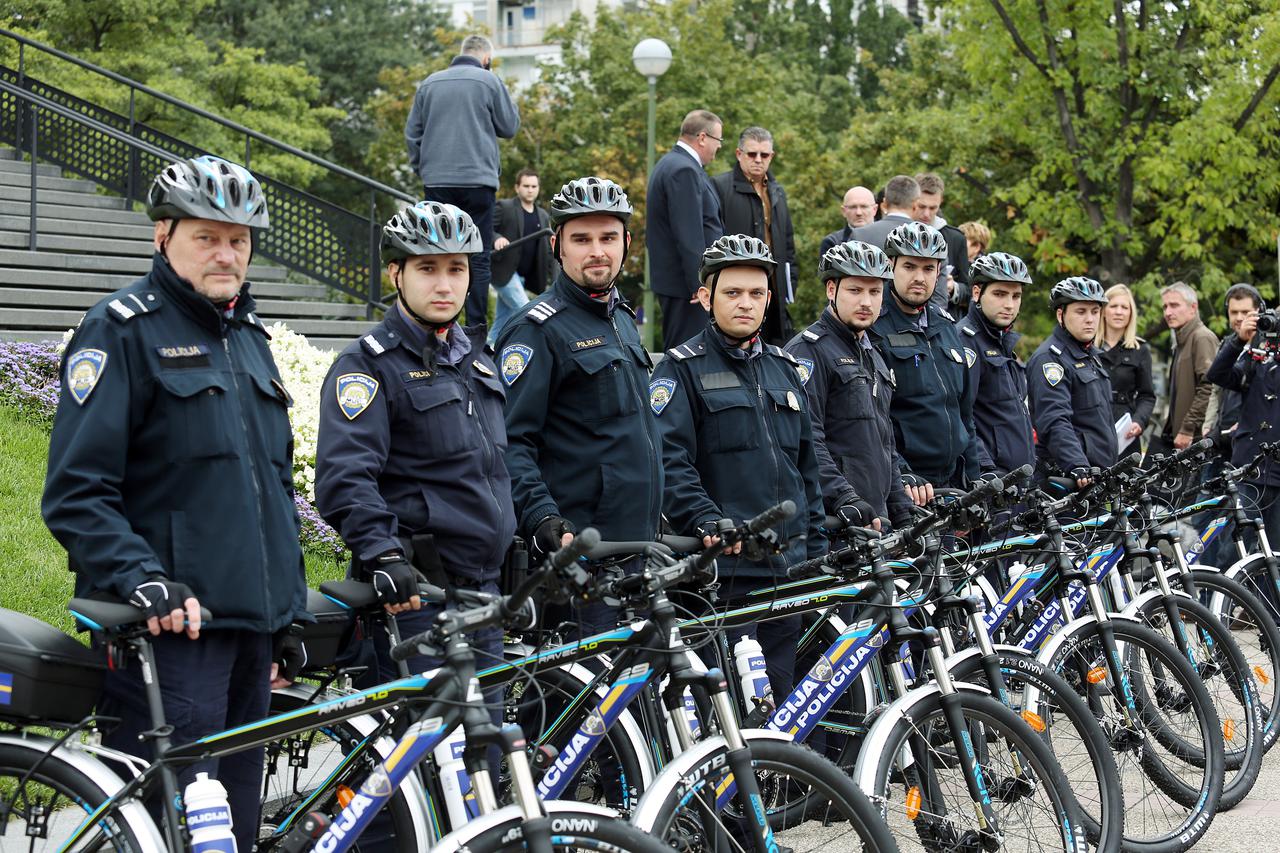 29.09.2015., Zagreb - Ispred Gradske uprave predstavljen projekt policajaca na biciklima.  Photo: Goran Jakus/PIXSELL