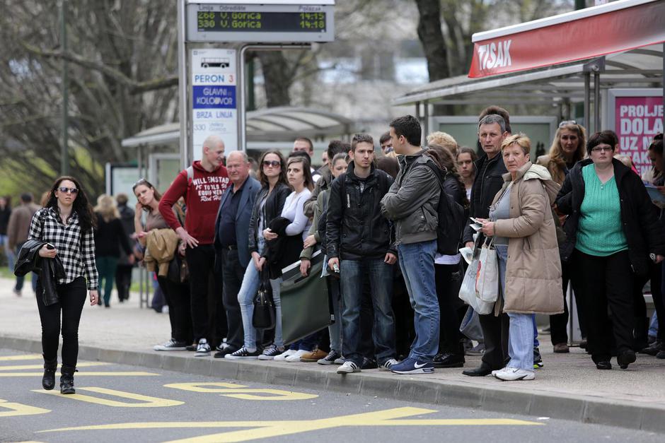 Zagreb: Autobusna stanica na Glavnom kolodvoru ZET-ove linije 268 za Veliku Goricu