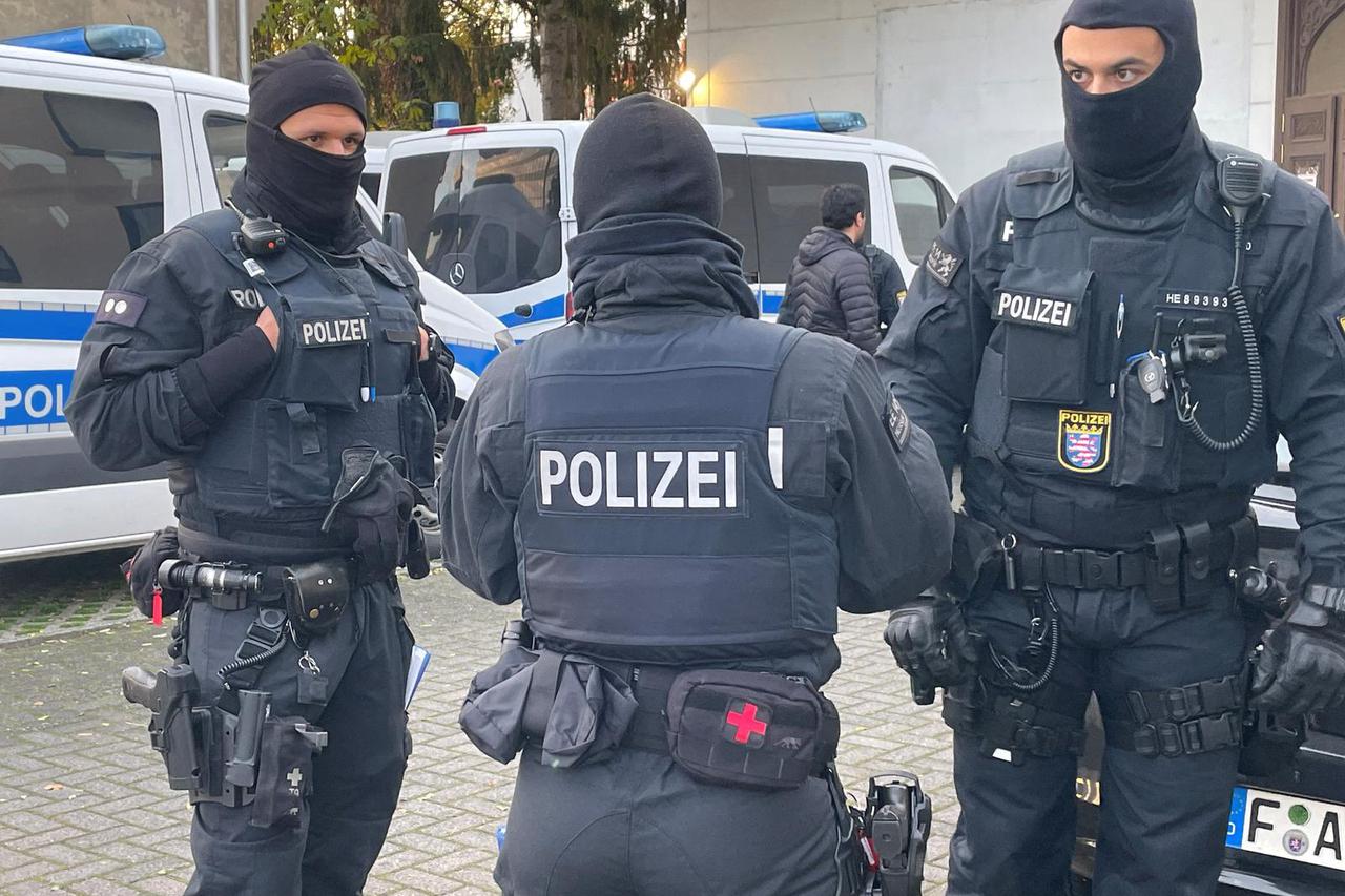 German ministry conducts searches in seven federal states related to Islamic center in Hamburg