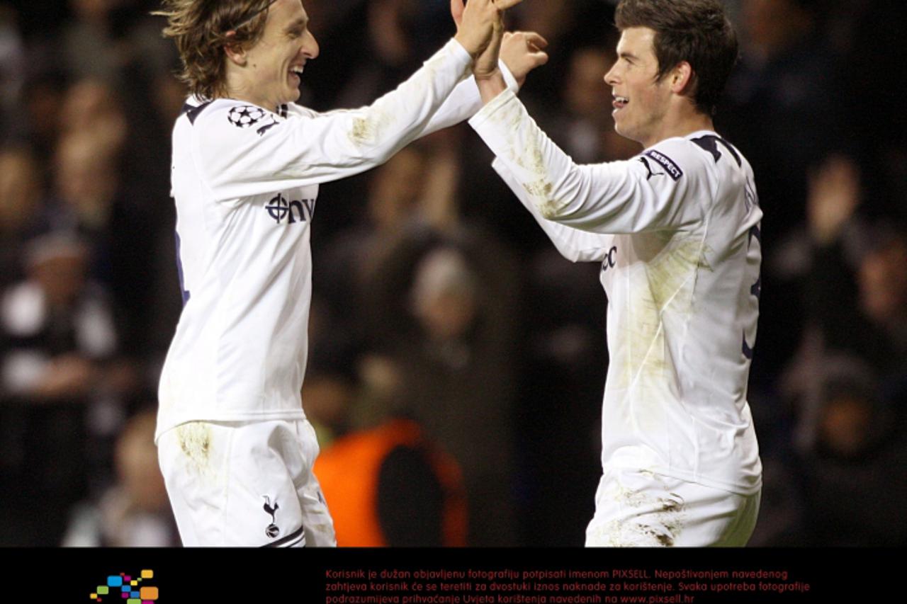 'Tottenham Hotspur\'s Luka Modric (left) celebrates after scoring his side\'s second goal of the game with team mate Gareth Bale Photo: Press Association/Pixsell'