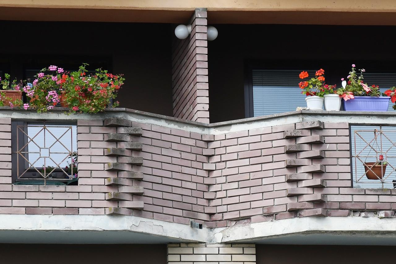 Sisak: Uređeni balkoni stanara Doma za starije i nemoćne osobe
