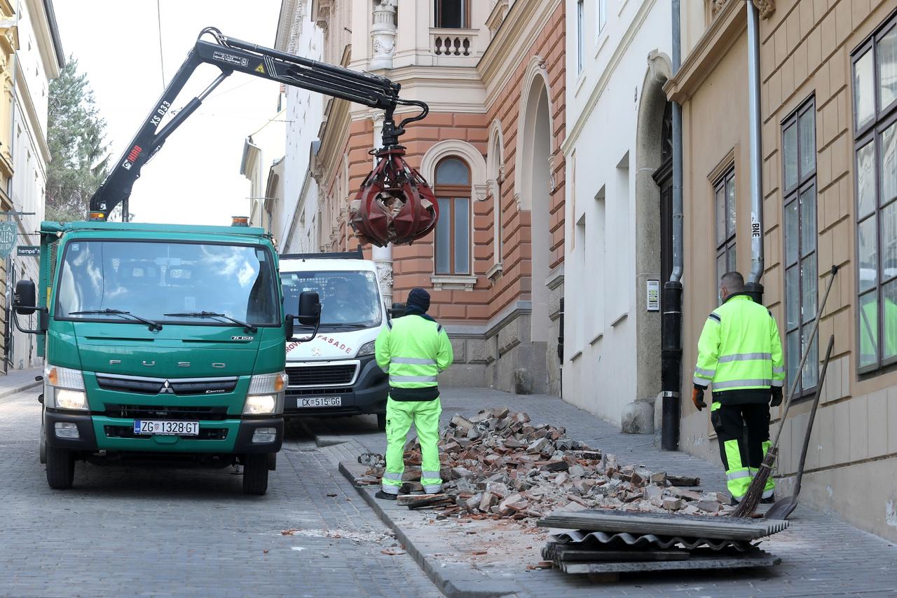 Zagreb: Odvoz građevinskog otpada nastalog u potresu