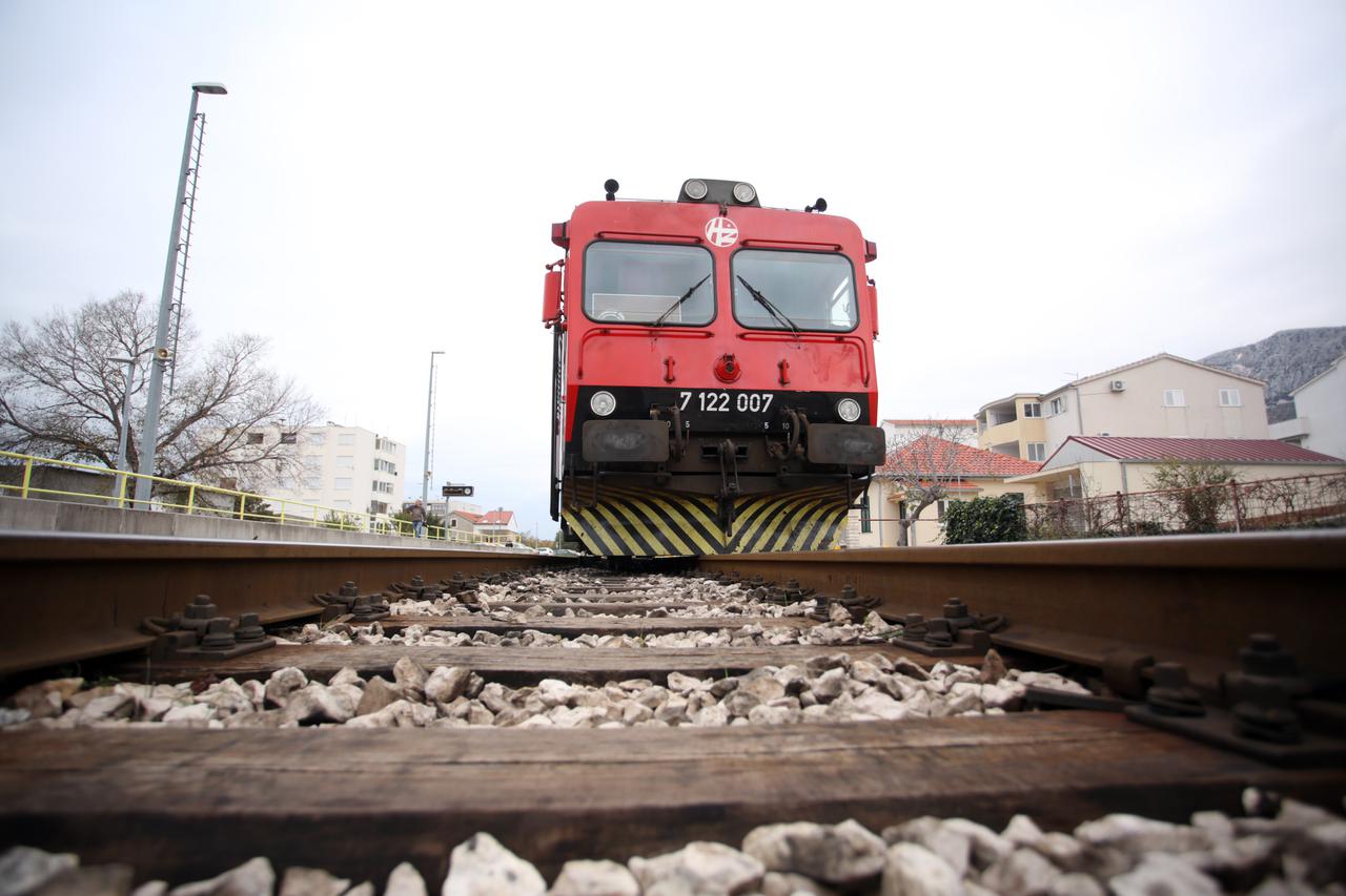 Putnički vlak u Splitu iskočio iz tračnica