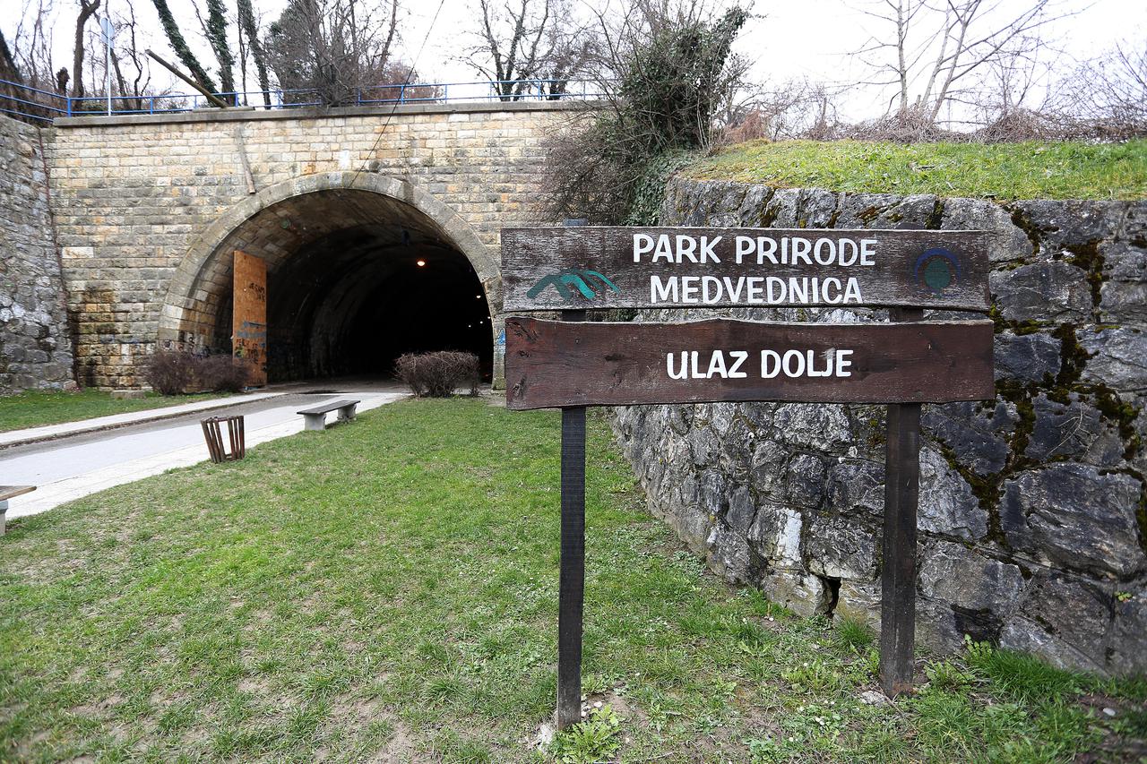 25.02.2015., Zagreb - Tunel Sljeme izgradili su ratni zarobljenici iz Drugog svjetskog rata u periodu od 1947-1952. godine. Prvotna ideja je bila napraviti tunel kroz cijelu Medvednicu i spojiti Zagreb kroz planinu od Gracana do Zagorja. Od namjere izgrad