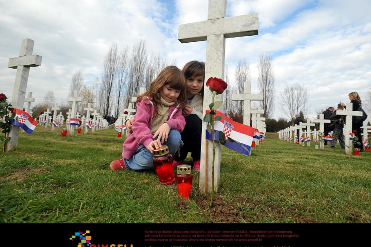 '18.11.2010., Dan sjecanja na zrtvu Vukovara 1991. godine, Vukovar, - Dan sjecanja na zrtvu Vukovara 1991. godine obiljezen je i na 19. godisnjicu pada Vukovara pod nazivom Vukovar - pobjednik jer je 