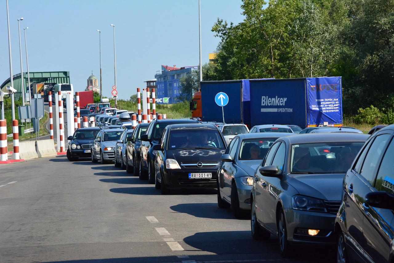 Stara Gradiška: Kolone vozila na graničnom prijelazu s Bosnom i Hercegovinom