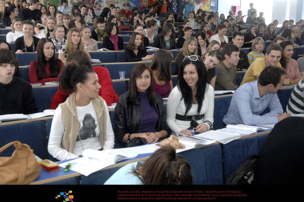 '29.10.2009., Osijek - Na Ekonomskom fakultetom  studenti ocjenjivali rad svojih profesora i asistenata.  Photo: Davor Javorovic/VLM/PIXSELL'