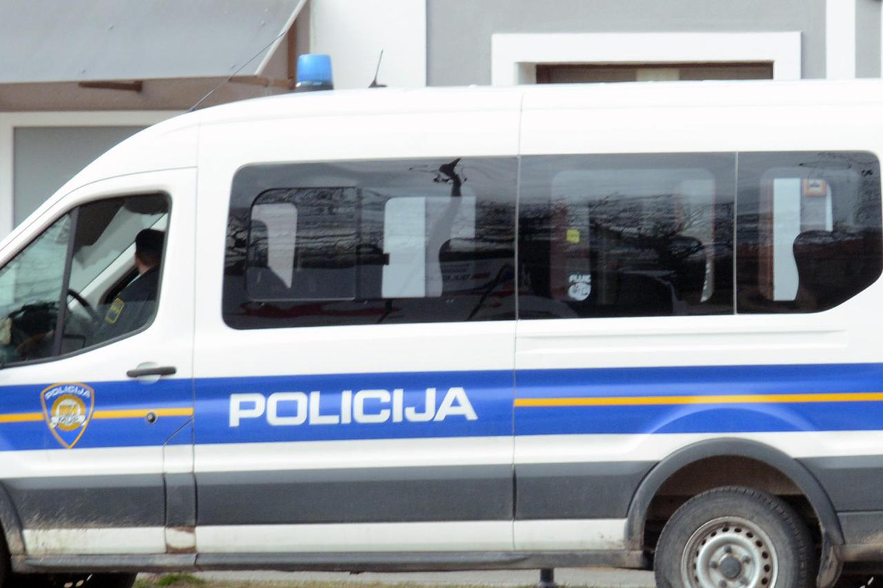 Policijska akcija u Sisku zbog uhićenja osoba povezanih s utajom poreza