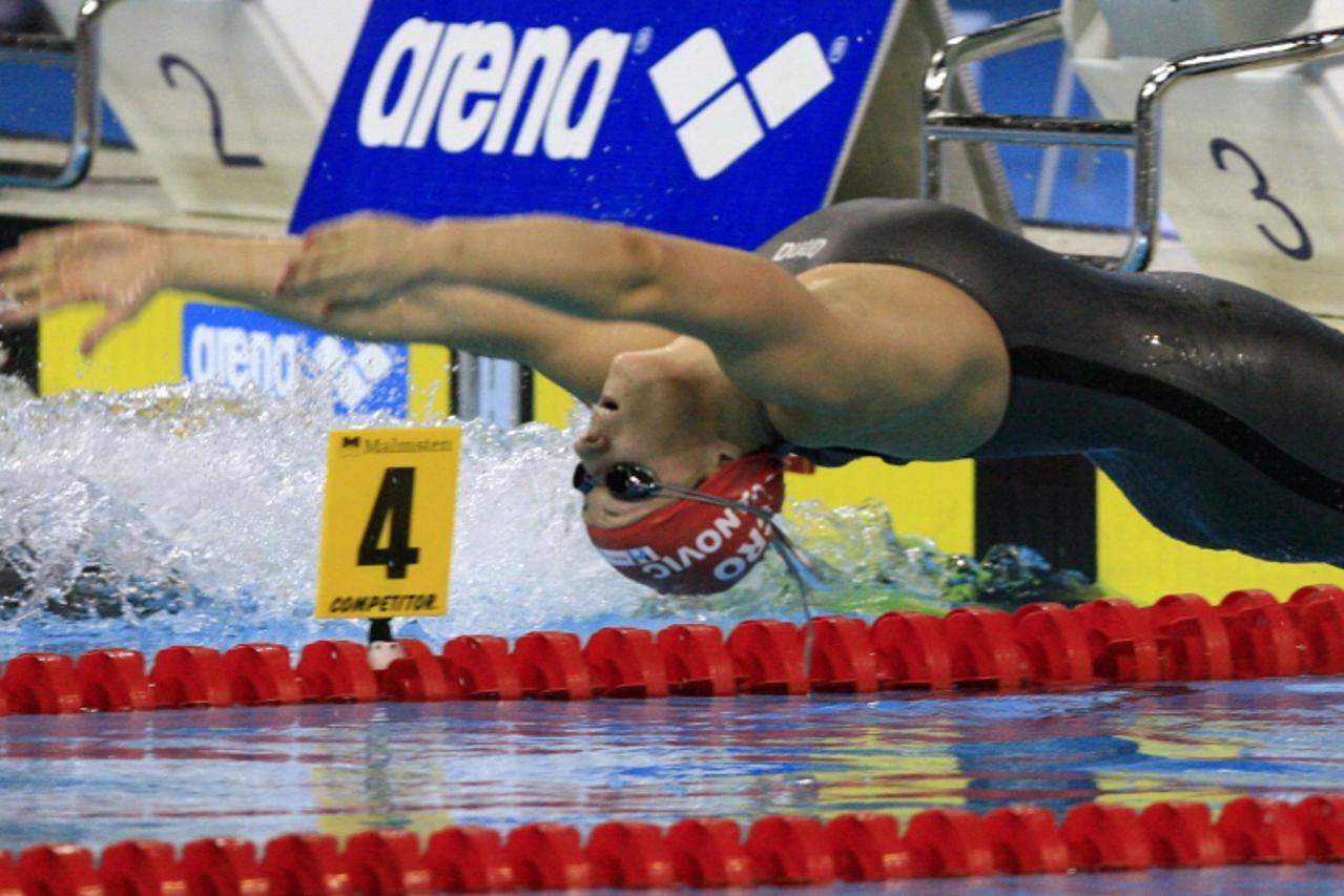 'Sanja Jovanovic of Croatia dives into the pool at the start of the women\'s 100m backstroke semi-finals during the European Short Course Swimming Championships in Istanbul December 10, 2009. REUTERS/
