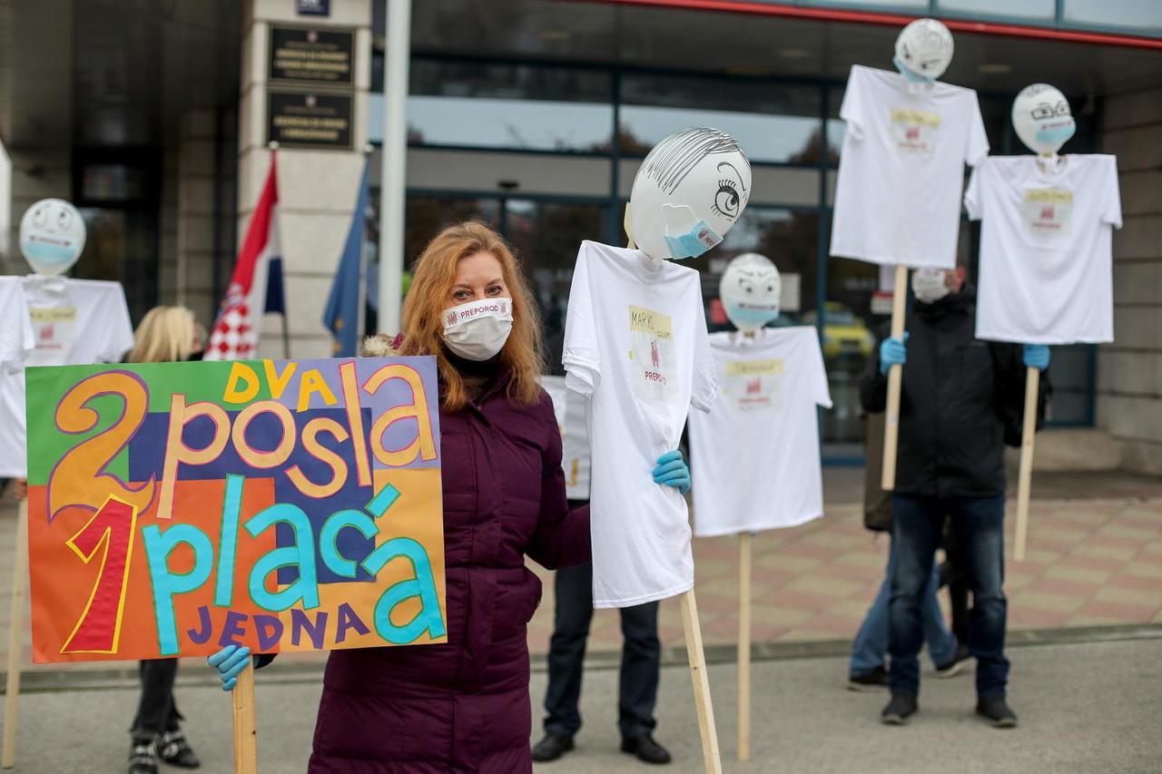 Zagreb: Sindikat zaposlenih u školstvu održao prosvjed pod nazivom "Korona škola"