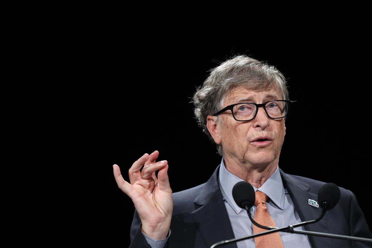 Bill Gates à la tribune de la 6ème conférence de reconstitution des ressources du Fonds mondial de lutte contre le Sida, la TB et la Malaria à Lyon