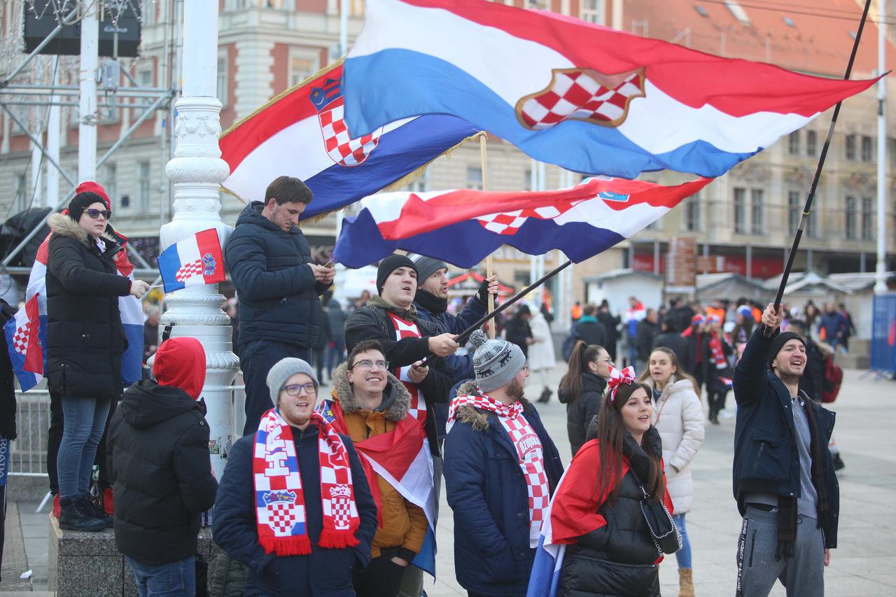 Zagreb: Trg prepun navijača koji su spremni za doček Vatrenih