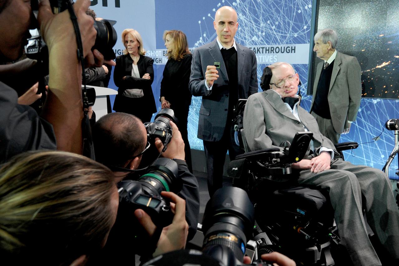 New Space Exploration Initiative Breakthrough Starshot Announcement - NYCCosmologist Stephen Hawking attends the New Space Exploration Initiative 'Breakthrough Starshot' Announcement at One World Observatory in New York City, NY, USA on April 12, 2016 . P